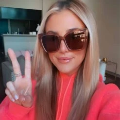 BECKY IV - CAFÉ OLE + BROWN SUNGLASSES 17 BECKY IV - CAFÉ OLE + BROWN SUNGLASSES -Sunglasses Sales 2020 DIFF Web PDP UGC11 25 0004 11 2020 janellepaigebrandom BECKYIV 2