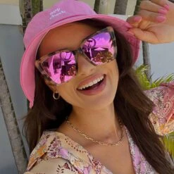 BECKY IV - CREAM TORTOISE + PINK MIRROR SUNGLASSES -Sunglasses Sales 2022 Aug Diff PDP Lifestyle Batch 1 Becky II Cream Tortoise Pink Mirror 16a0a6cf 92c1 4e51 9c97 ff99e2be1988