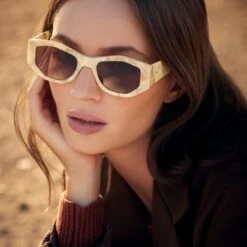 ZOE - MILK N HONEY + BROWN SUNGLASSES 16 ZOE - MILK N HONEY + BROWN SUNGLASSES -Sunglasses Sales 2022 Diff Holiday MilkNHoney ZOE MilkNHoney Brown DE01 0400 HYBMN 2 PDP