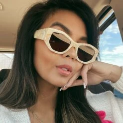 ZOE - MILK N HONEY + BROWN SUNGLASSES 19 ZOE - MILK N HONEY + BROWN SUNGLASSES -Sunglasses Sales 2023 DIFF Web PDP Zoe Milk n Honey Brown