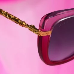 HERMIONE GRANGER™ 2.0 - OMBRÉ PINK + BLUE BELL GRADIENT SUNGLASSES 22 HERMIONE GRANGER™ 2.0 - OMBRÉ PINK + BLUE BELL GRADIENT SUNGLASSES -Sunglasses Sales DIFF HarryPotter Hermoine2.0 Lifestyle 02