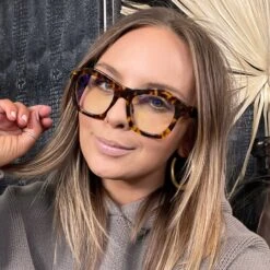 HAYDEN - AMBER TORTOISE + CLEAR GLASSES -Sunglasses Sales HAYDEN AB BB249 lifestylePDP 1 4afc2e7b c6e6 476e a364 181d28ca94d6