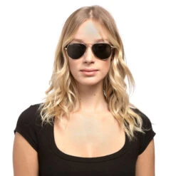 CRUZ - GOLD + GREY SUNGLASSES 15 CRUZ - GOLD + GREY SUNGLASSES -Sunglasses Sales cruz goldgrey 2018 diff onmodel women 800px 148