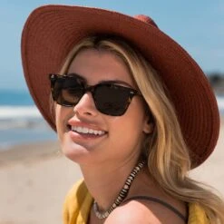 BILLIE - ESPRESSO TORTOISE + GREY + POLARIZED SUNGLASSES 19 BILLIE - ESPRESSO TORTOISE + GREY + POLARIZED SUNGLASSES -Sunglasses Sales diff june 2021 female on model Sun Billie d