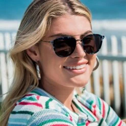 CAMDEN - MIDNIGHT MARBLE + GREY + POLARIZED SUNGLASSES 11 CAMDEN - MIDNIGHT MARBLE + GREY + POLARIZED SUNGLASSES -Sunglasses Sales diff june 2021 female on model Sun Camden d