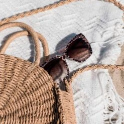 BECKY II - LEOPARD TORTOISE + BROWN GRADIENT SUNGLASSES -Sunglasses Sales diff june 2021 flatlay beach Sun BeckyII d
