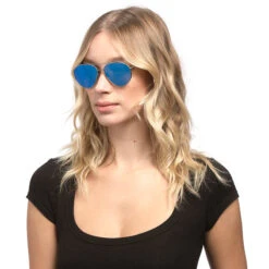 SCOUT - GOLD + GREY BLUE + POLARIZED SUNGLASSES 21 SCOUT - GOLD + GREY BLUE + POLARIZED SUNGLASSES -Sunglasses Sales scout blue 2018 diff onmodel women 800px 155